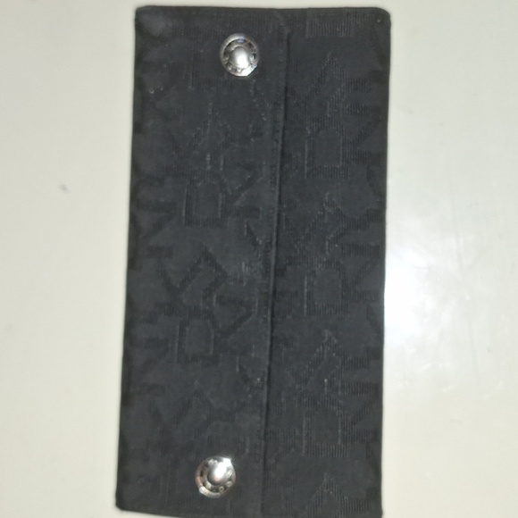 DKNY Wallet - Picture 1 of 3